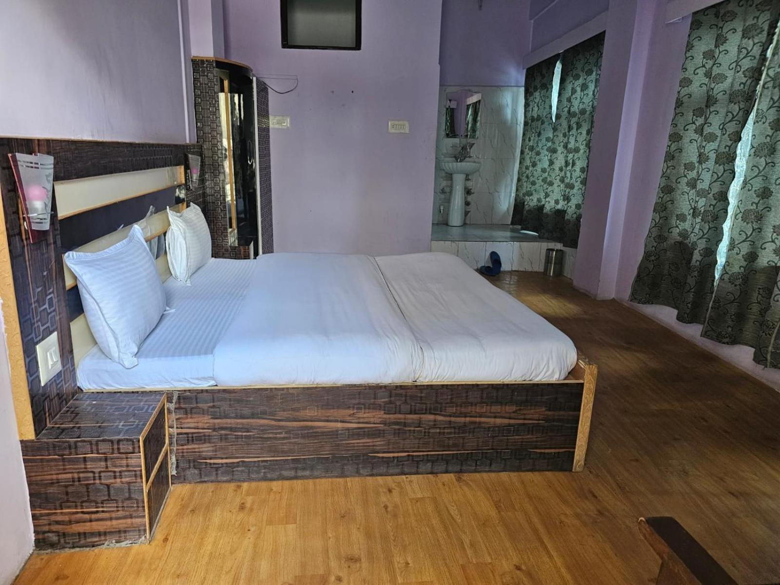 Hotel Afzal And Restaurant Kargil Kültér fotó